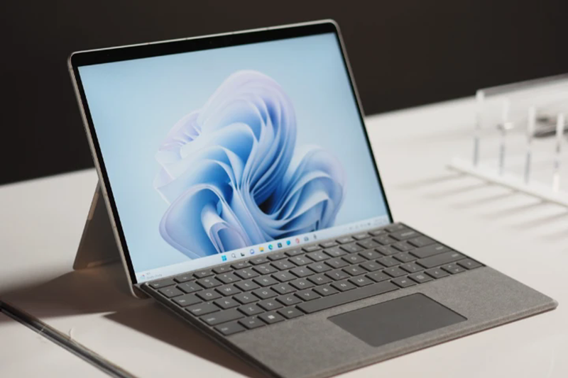Surface Pro 9 Graphite + Platinum + Forest + Sapphire Wifi Intel Evo 12th Core i5 Ram 8Gb SSD 256GB
